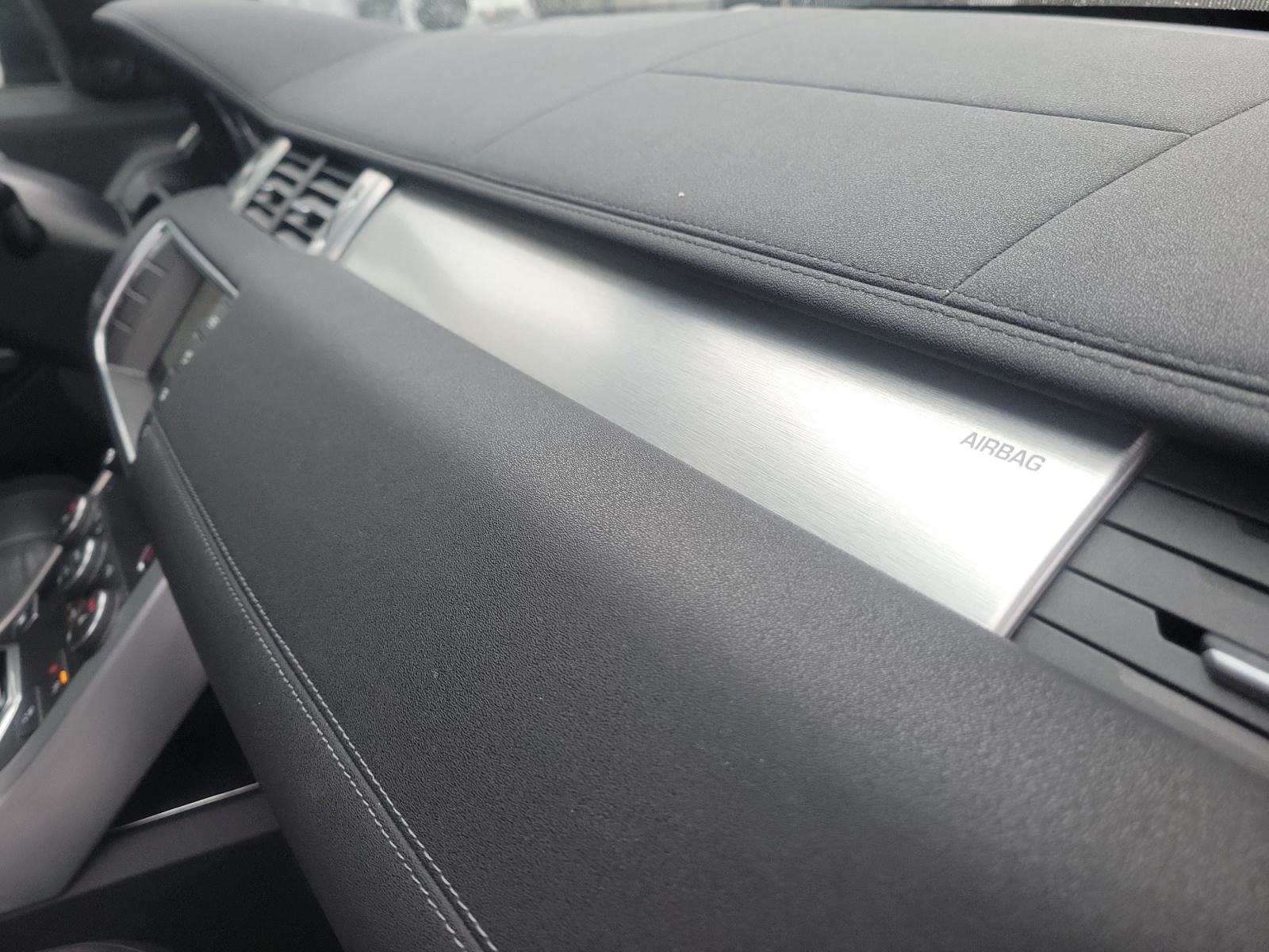 Land Rover Range Rover Evoque 32