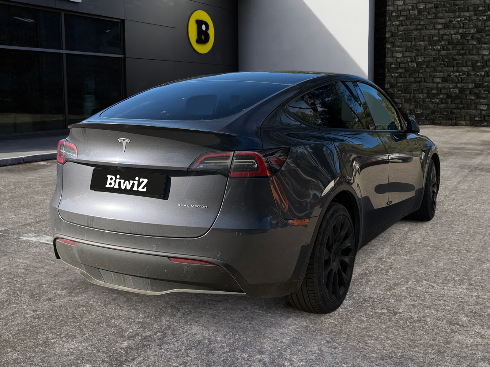 Tesla Model-Y 4