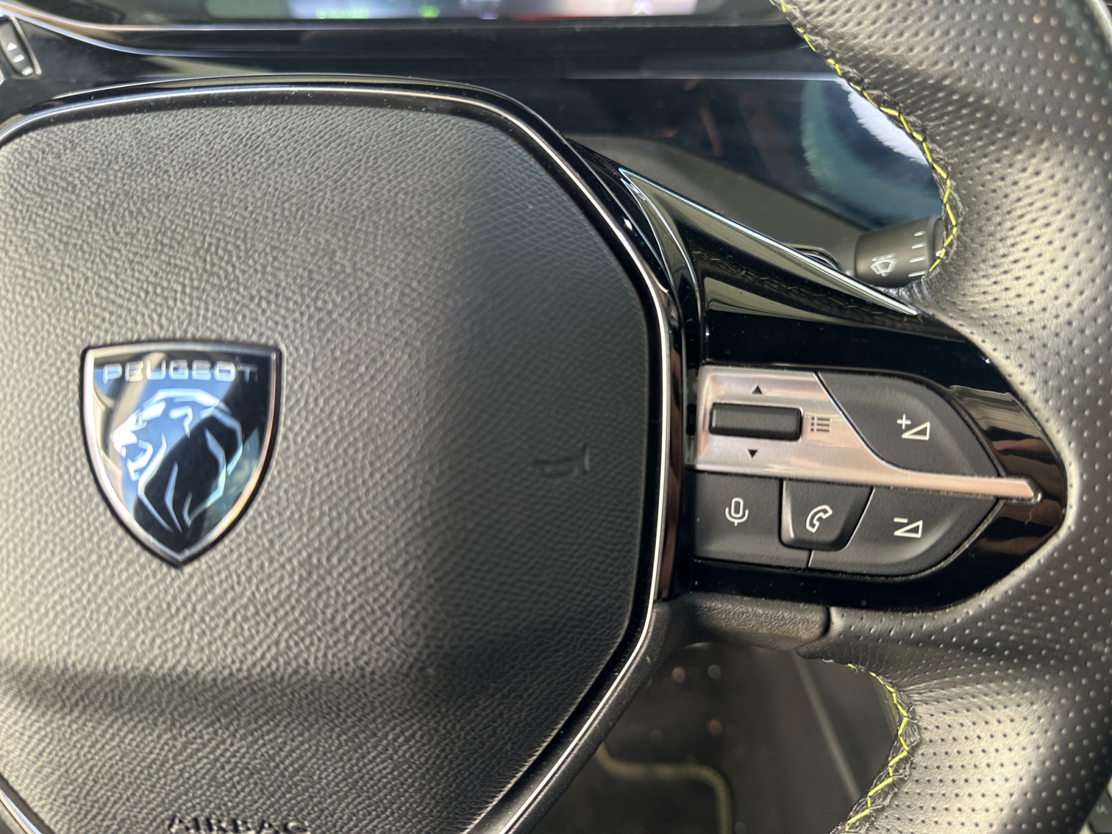 Peugeot 408 24