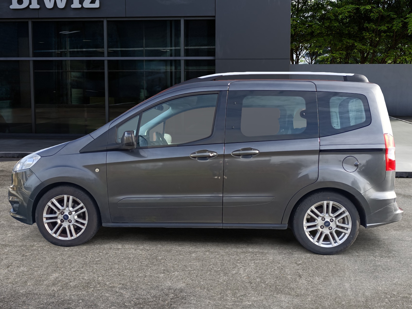 Ford Tourneo Courier 1