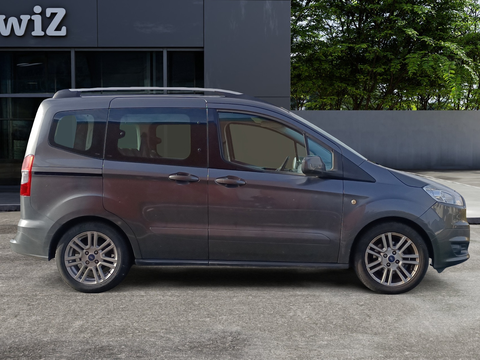 Ford Tourneo Courier 5