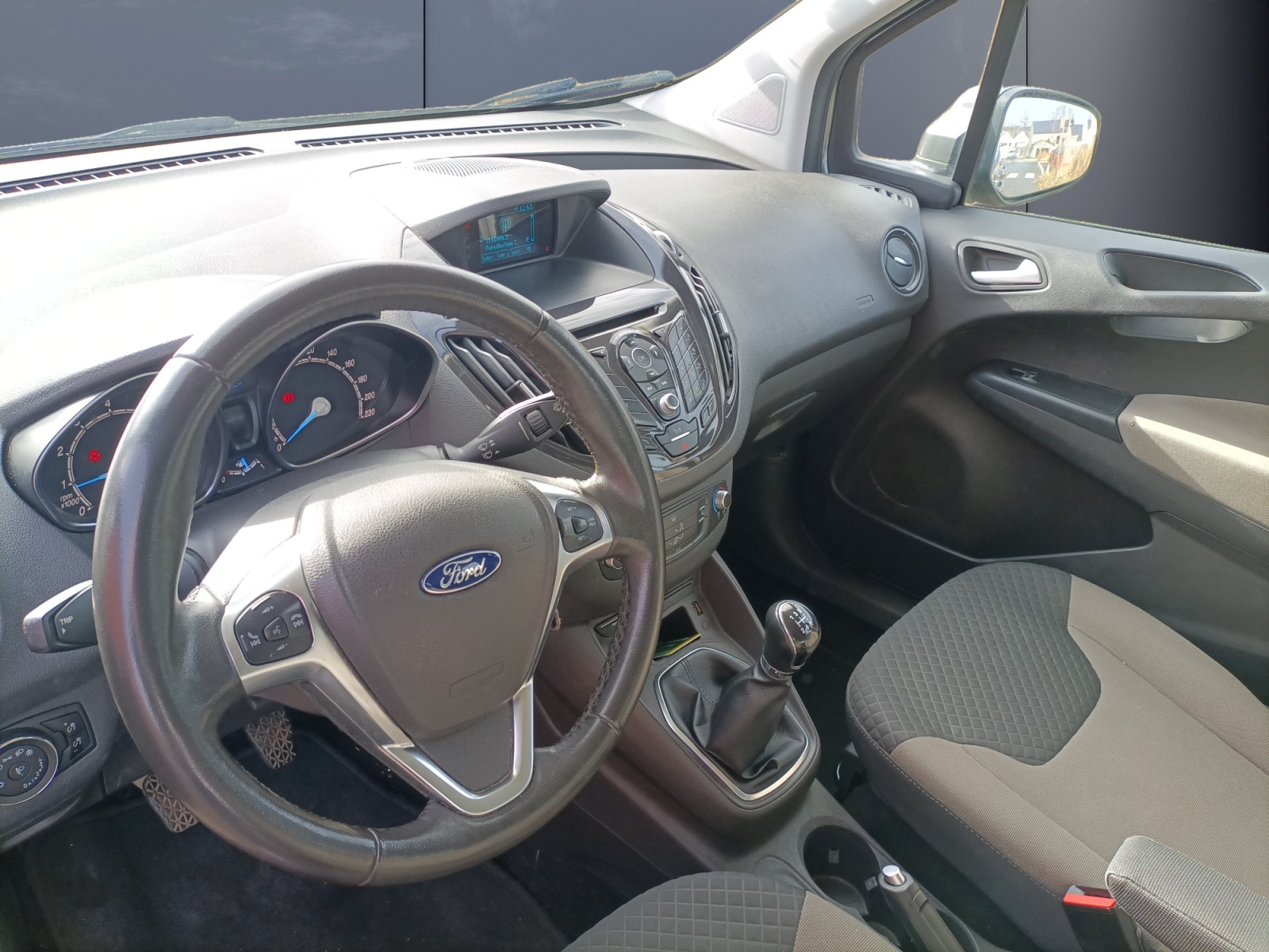 Ford Tourneo Courier 8