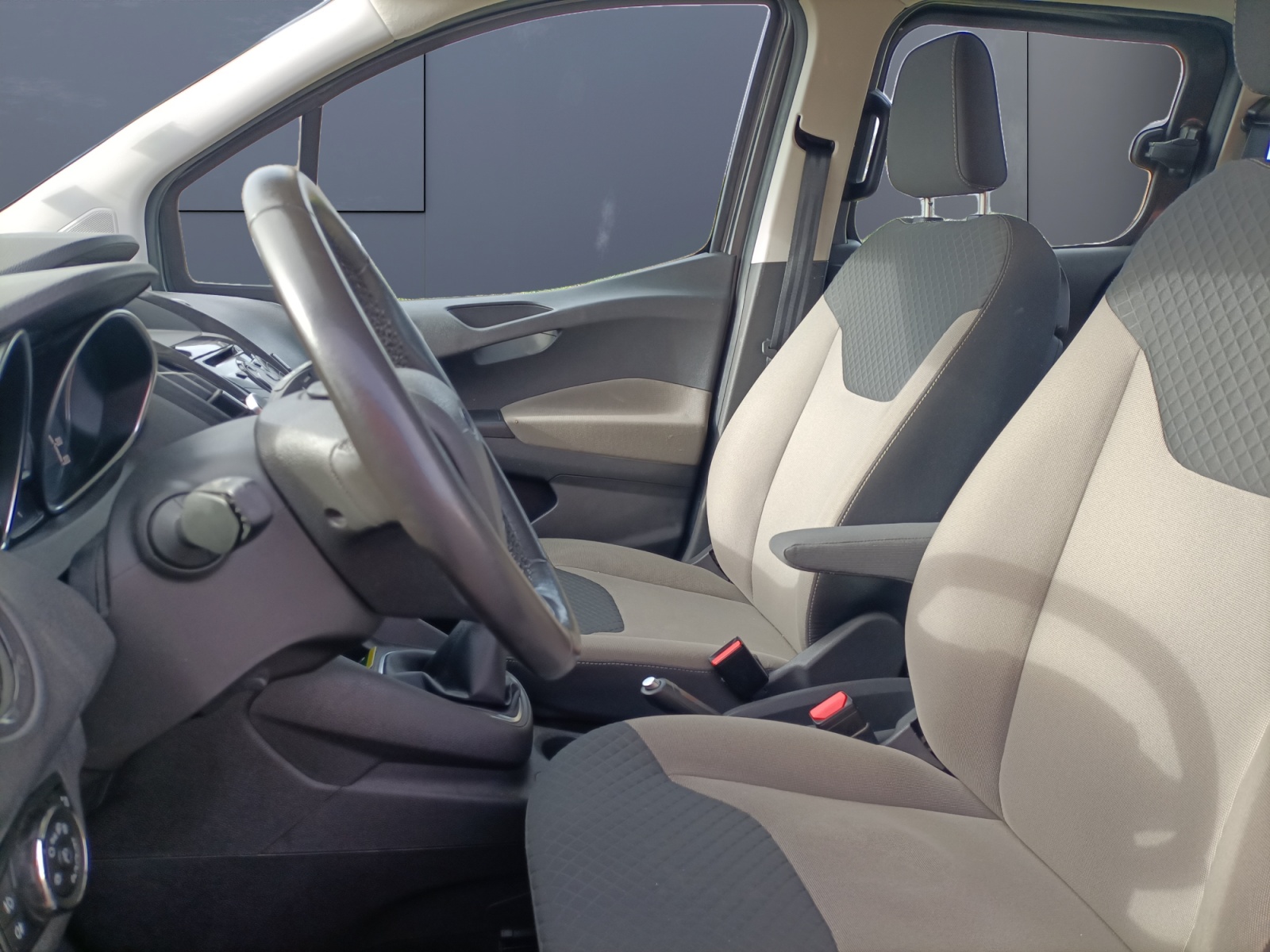 Ford Tourneo Courier 9