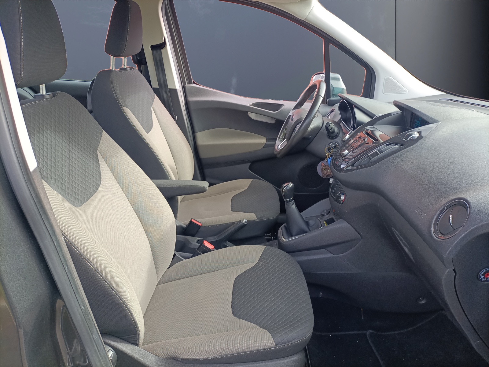 Ford Tourneo Courier 13