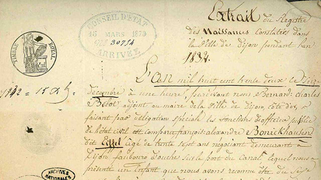 Le document officiel est un papier jauni par le temps. Il est manuscrit et porte les tampons de la République et du Conseil d'État.