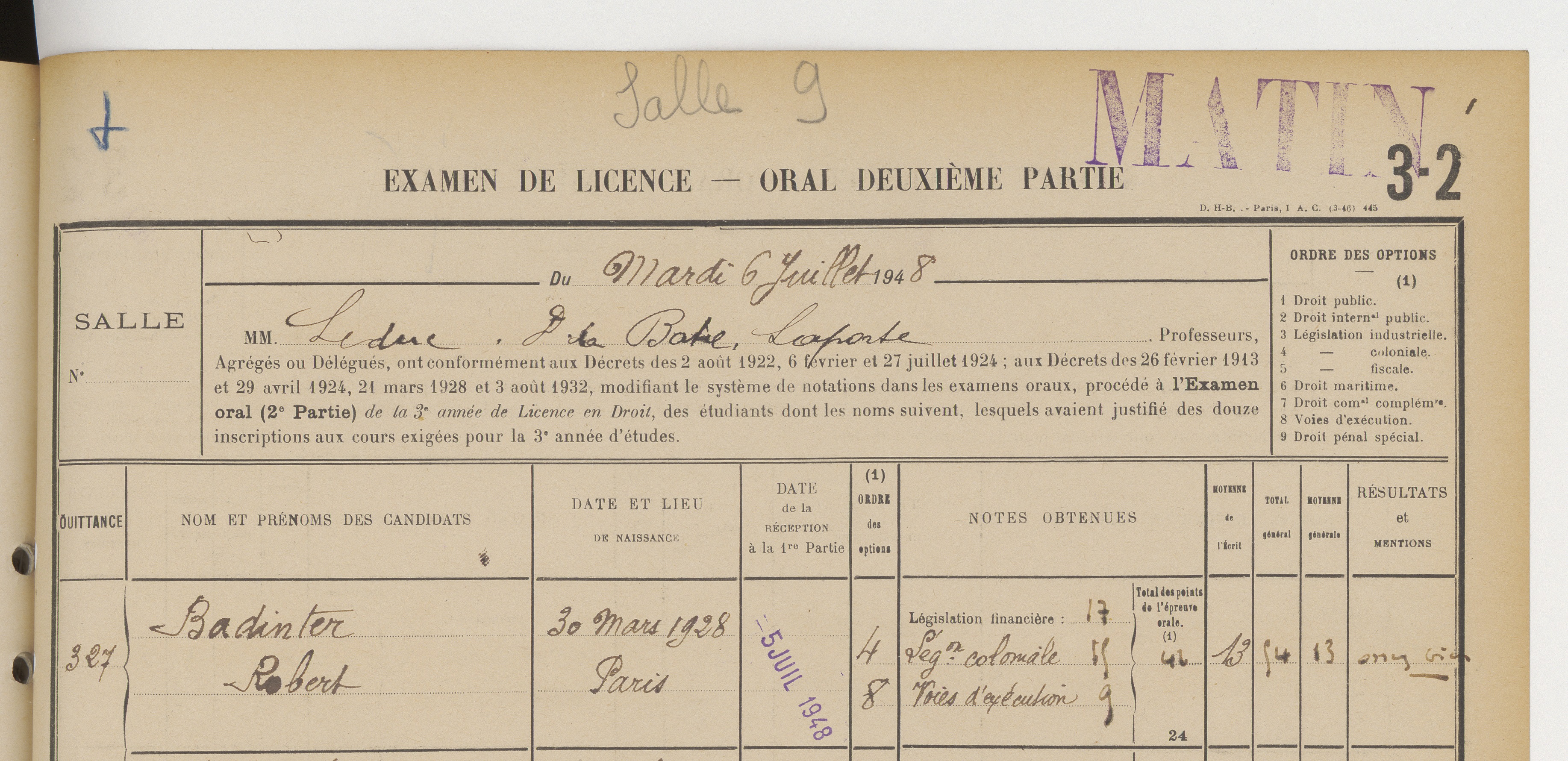 Procès-verbaux de présentation aux examens de licence de droit de Robert Badinter, de la faculté de droit de Paris (épreuves écrites et orales), 1948. Archives nationales, 200100351/21.