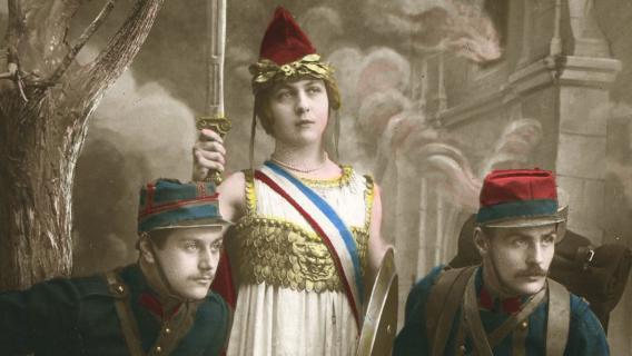 Carte postale patriotique colorisée, M. Boulanger, Éditeur Gloria, 1914-1915, détail. Carte postale patriotique colorisée, M. Boulanger, Éditeur Gloria, 1914-1915, détail.