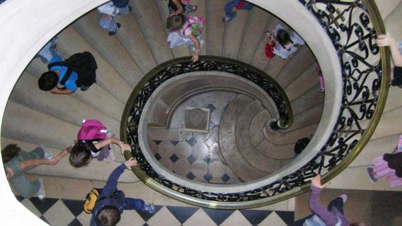 Des élèves se rendent dans les salles d'ateliers à l'hôtel de Clisson. Des élèves se rendent dans les salles d'ateliers à l'hôtel de Clisson.