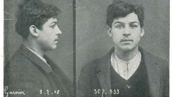 Photographie face et profil d'Octave Garnier, membre de la bande à Bonnot (1912) Archives nationales, cote F/7/14666 hotographie noir et blanc face et profil d'Octave Garnier, membre de la bande à Bonnot (1912)