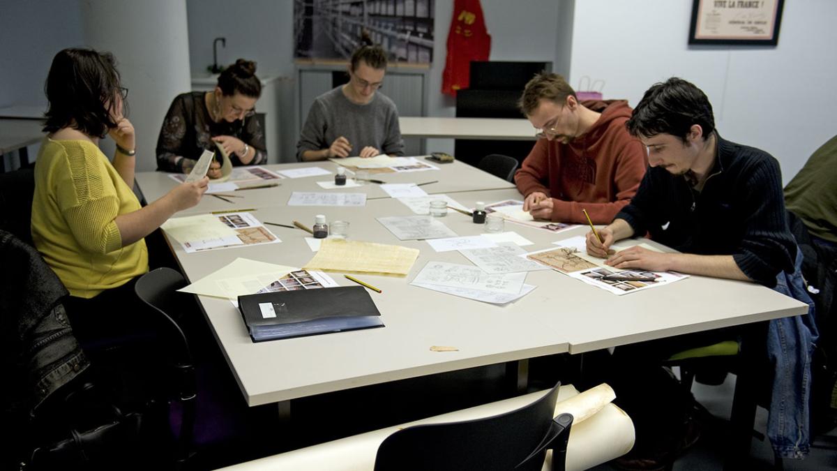 Atelier Lettrines médiévales. (Journée de l'Etudiant, 17 octobre 2019) Atelier Lettrines médiévales. (Journée de l'Etudiant, 17 octobre 2019)