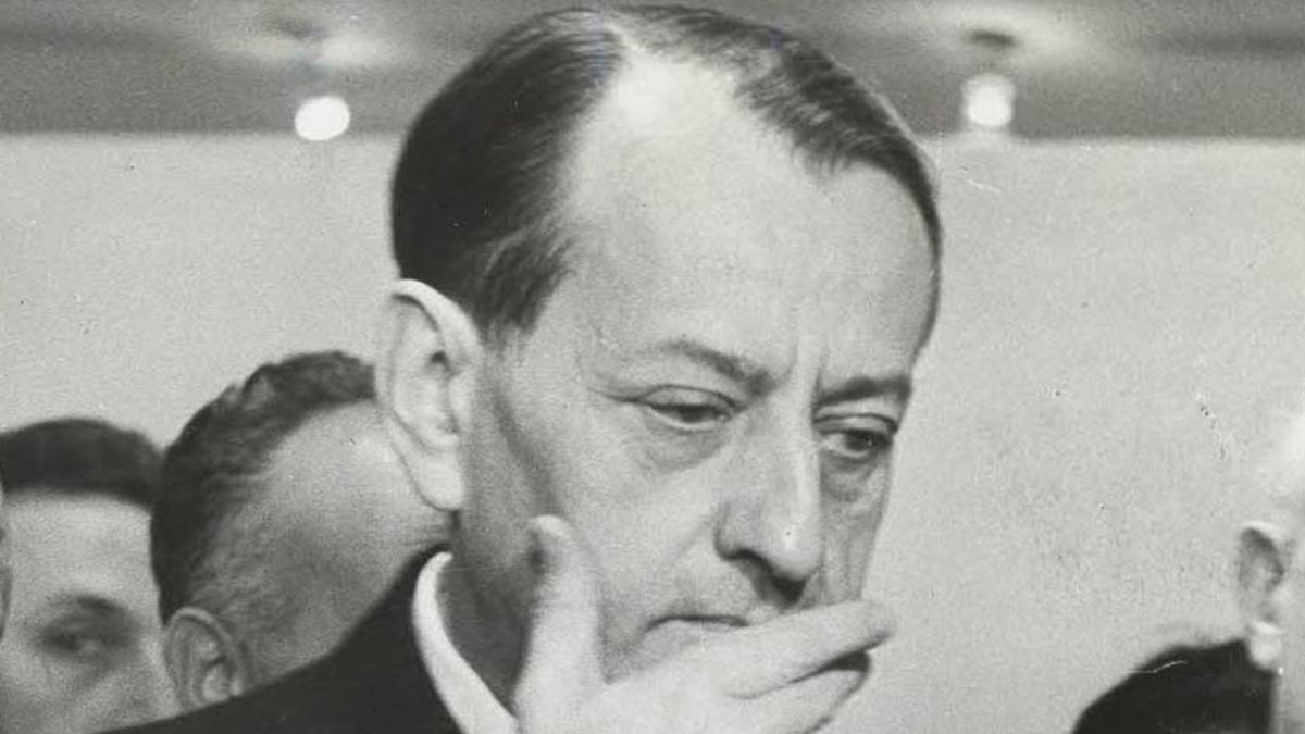 Photo en gros plan sur le visage d'Andre Malraux
