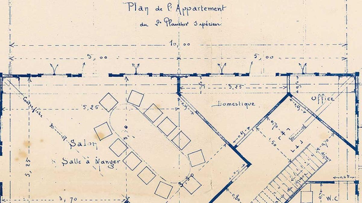 Plan horizontal représentant les pièces d'un appartement. Les tracés sont à l'encre bleue.