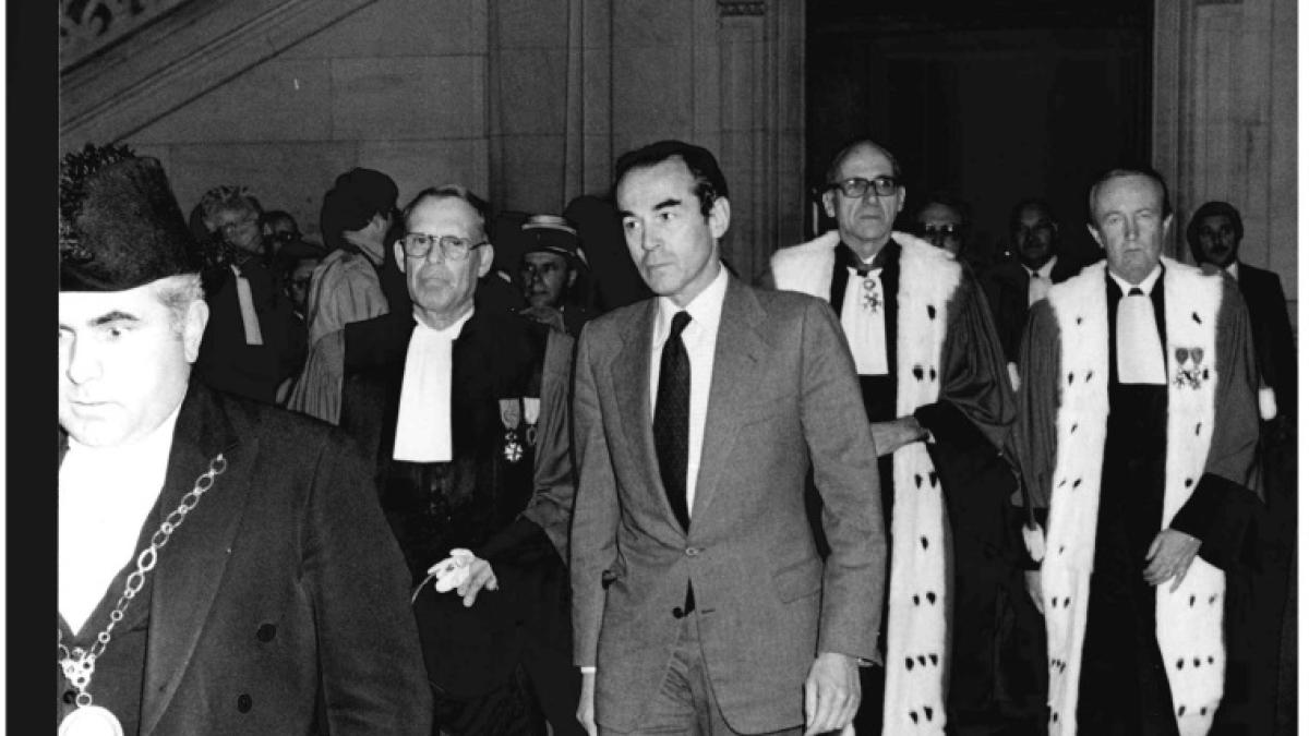 Robert Badinter, garde des Sceaux, ministre de la Justice, lors de la rentrée solennelle du Tribunal de grande instance de Paris, 13 janvier 1982. Archives nationales, 19950422/3. Crédits : ministère de la Justice