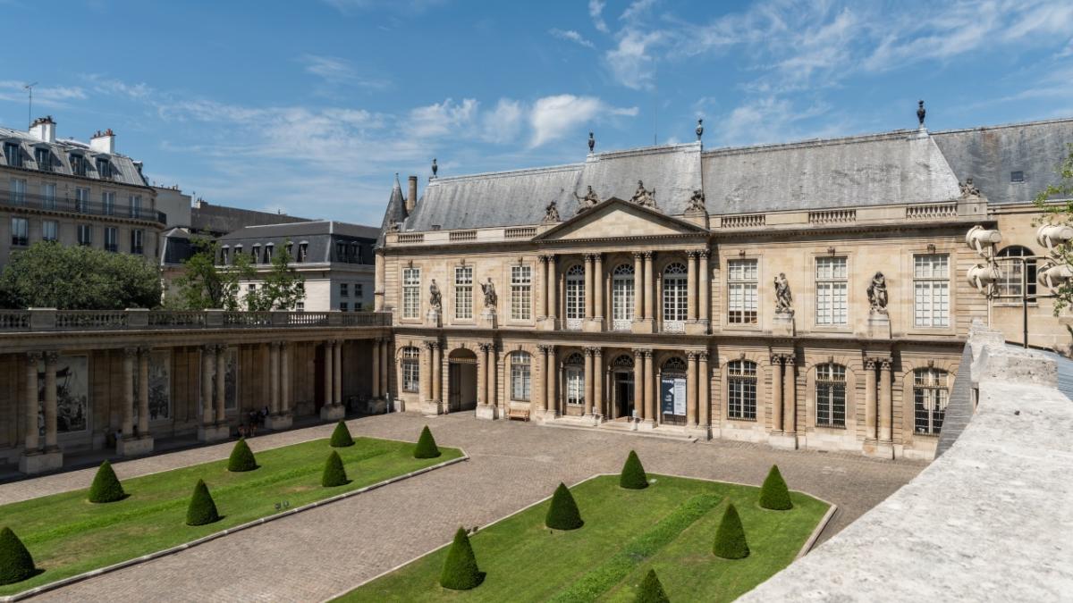 Façade de l'hôtel de Soubise par Pierre Alexis Delamair, Archives nationales, Christelle Bordesoules Façade de l'hôtel de Soubise par Pierre Alexis Delamair, Archives nationales, Christelle Bordesoules