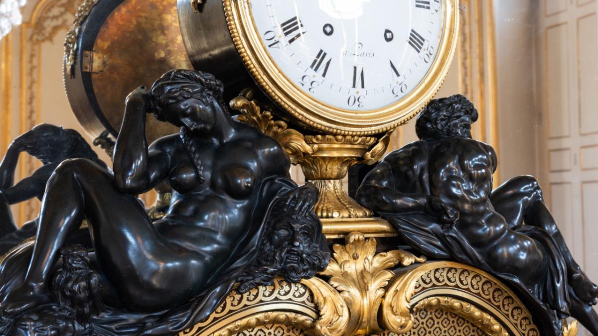 Pendule attribuée à Charles André Boulle figurant Le Jour et La Nuit d’après les modèles de Michel-Ange, AE/VIa/19