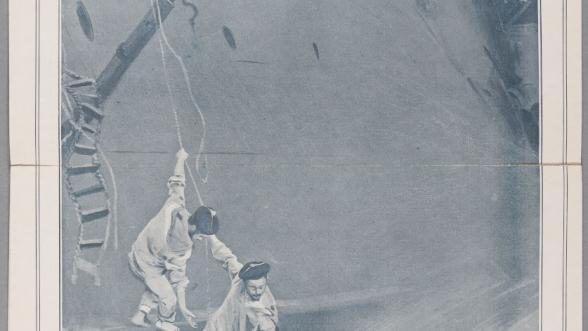 Gravure d'une femme tombée à l'eau secourue par des marins sur un navire