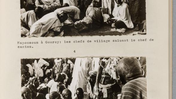 Détail d'une page avec deux photographies en noir et blanc de scènes politiques