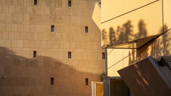 Photographie représentant les façades du bâtiment des ANOM
