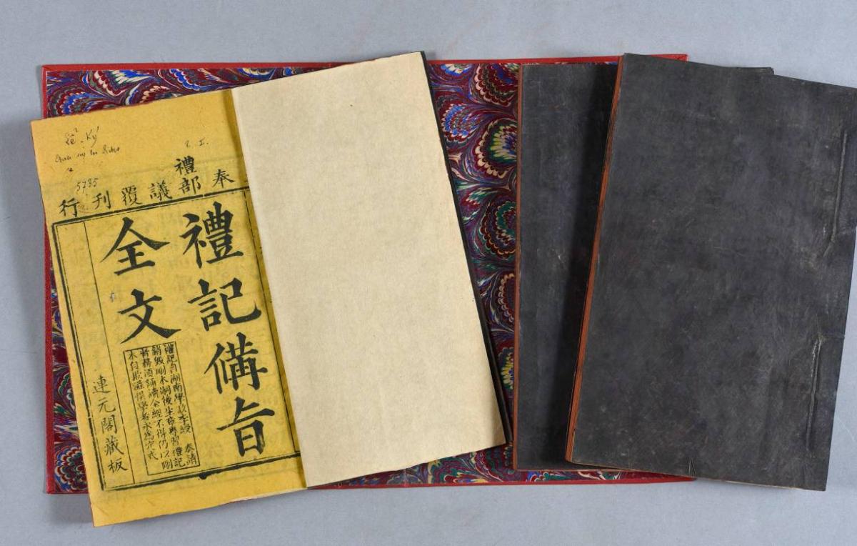 Photographie de livres en langue chinoise.