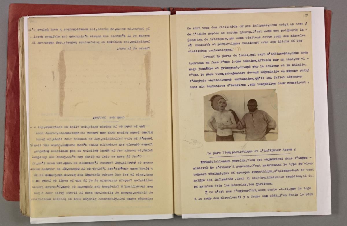 Page d'un tapuscrit avec photographie contrecollée de deux hommes