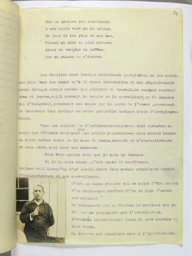 Page d'un tapuscrit avec photographie contrecollée d'un portrait d'homme en pieds