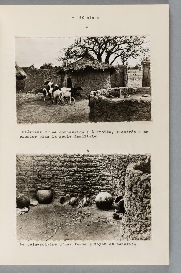 Détail d'une page avec deux photographies en noir et blanc de scènes de village