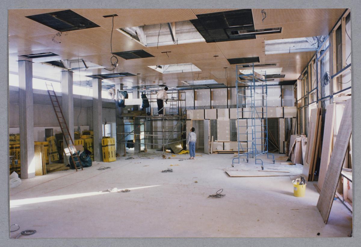 Photographie en couleur représentant la salle de lecture en travaux