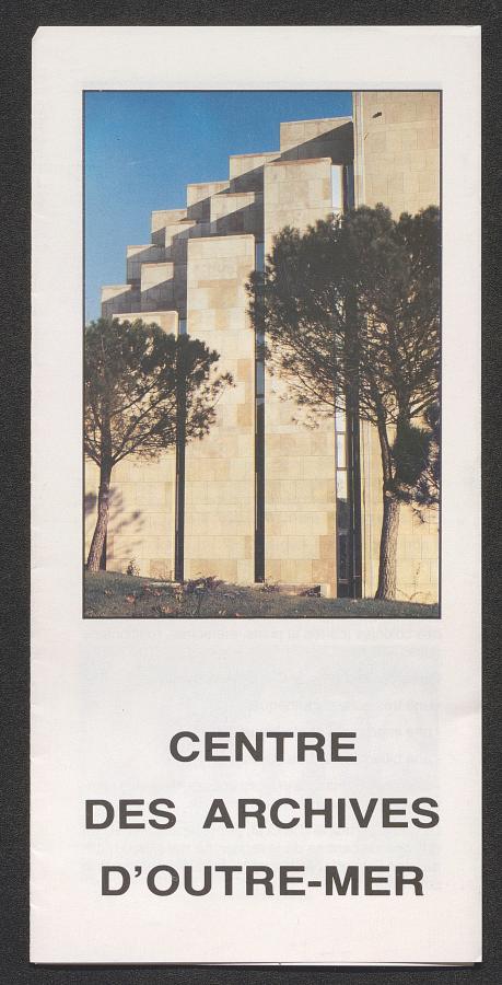 Première page du livret d’inauguration du CAOM représentant le nouveau batiment des ANOM