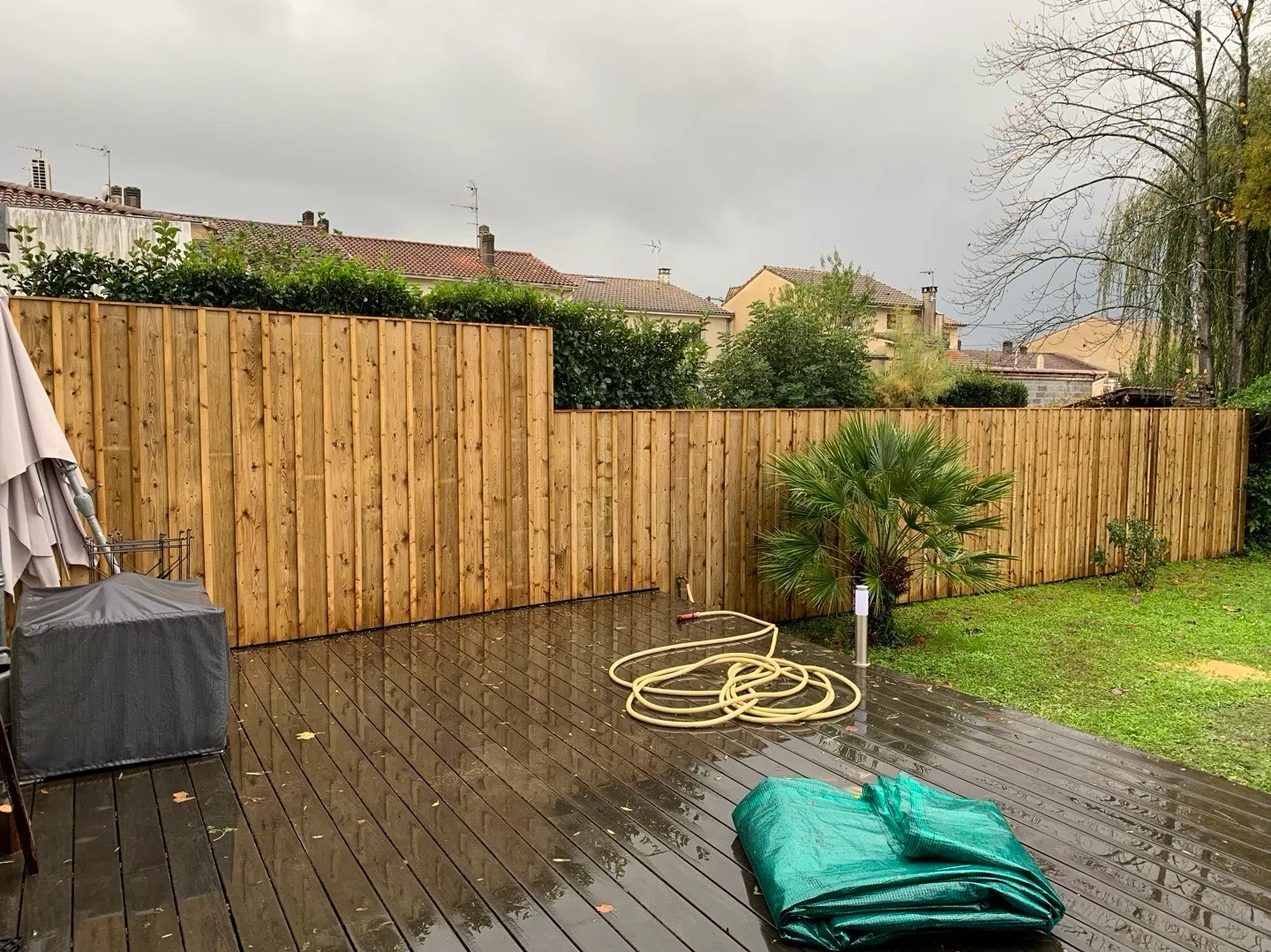 Pose d’une clôture en Pin