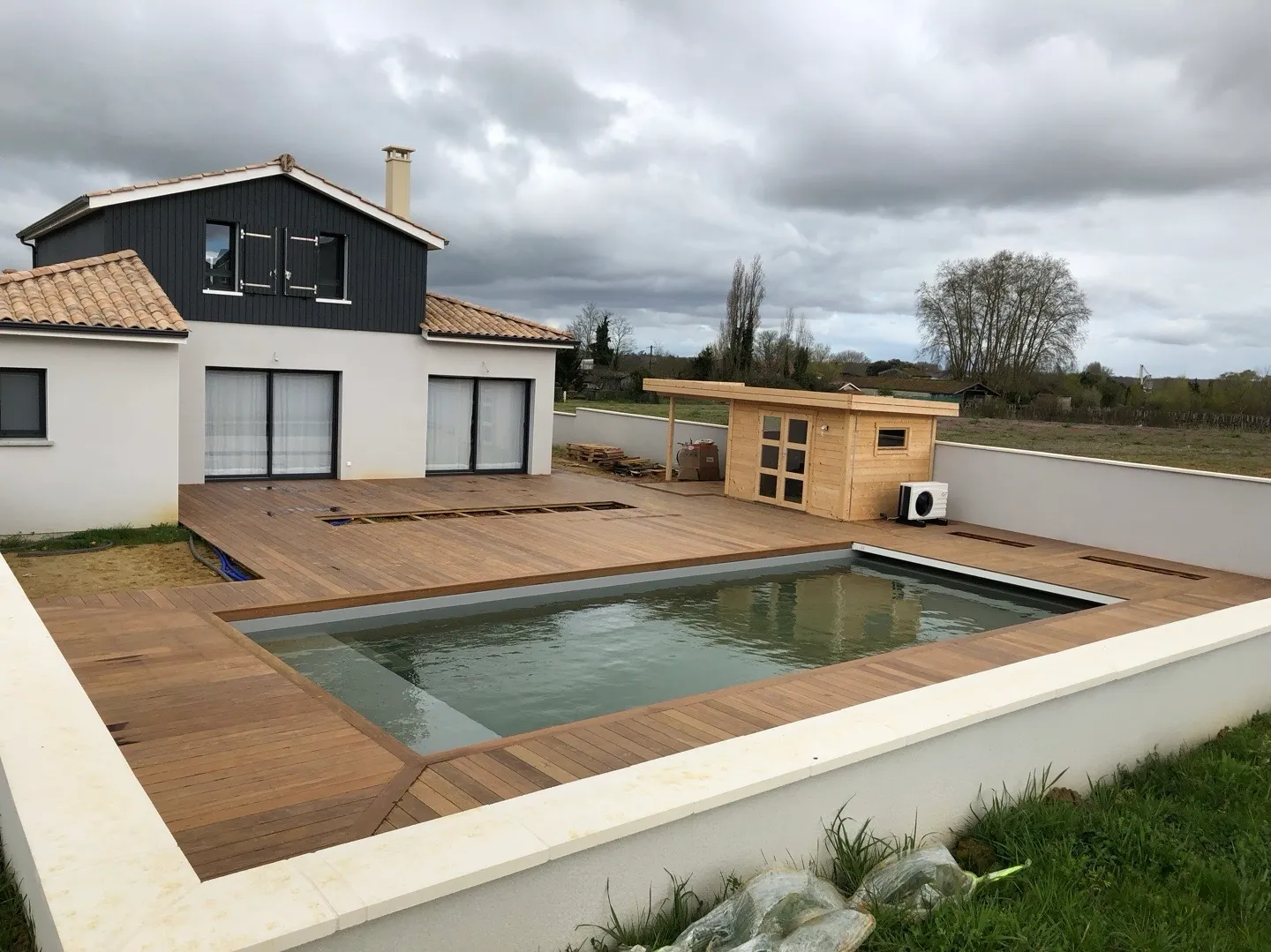 Pose d’une terrasse en IPE