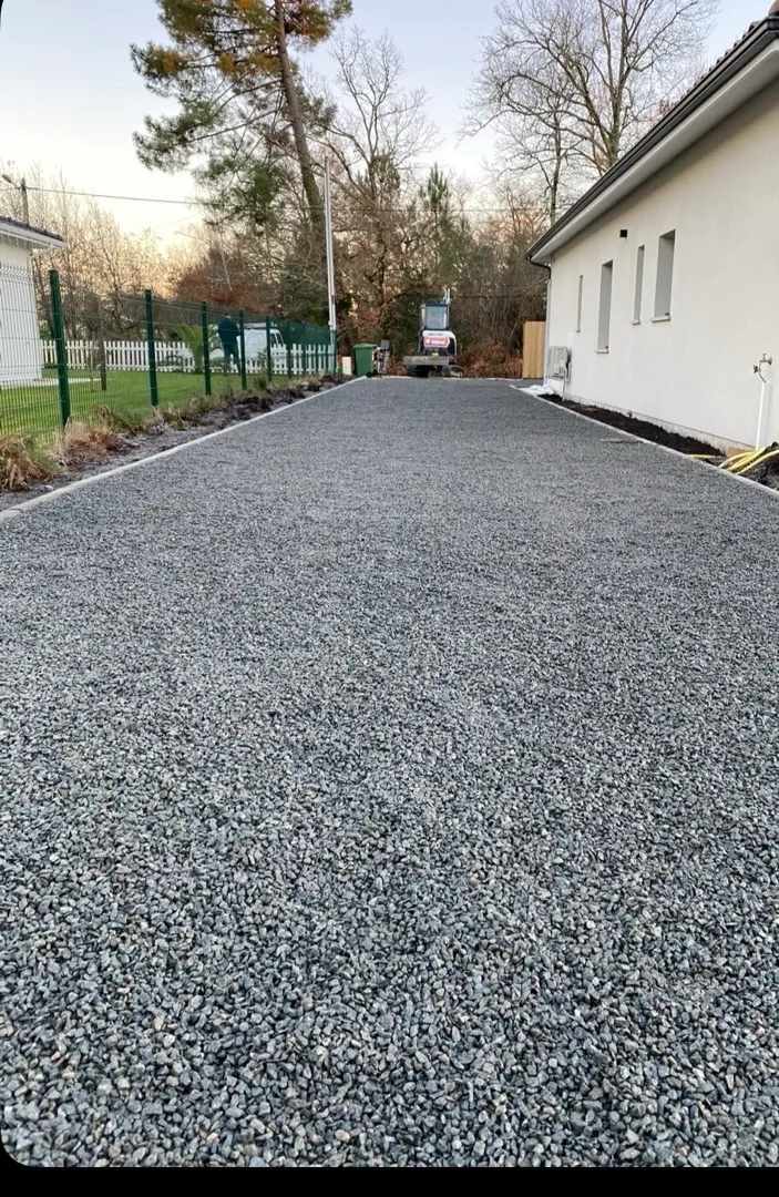 Parking allée + bordeaux beton