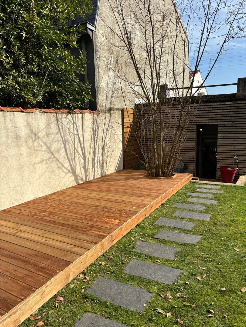 Terrasse en pin marron