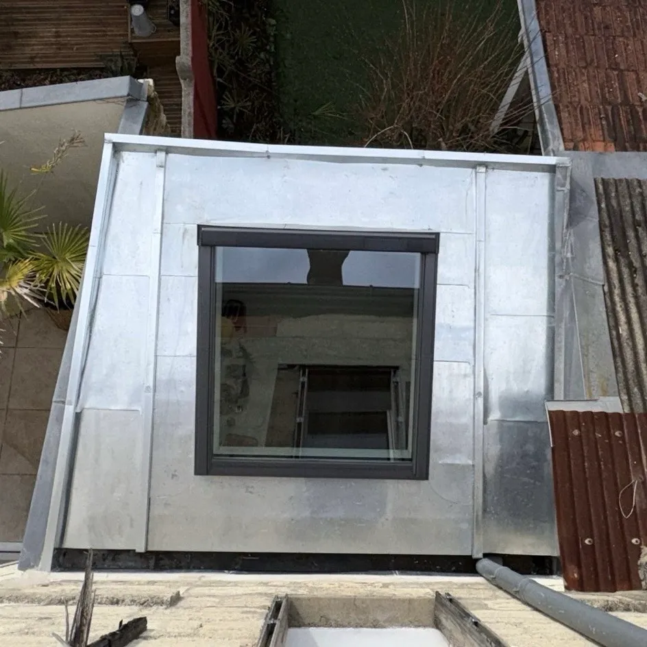 Pose de fenêtre de toit motorisée Velux – Le Bouscat