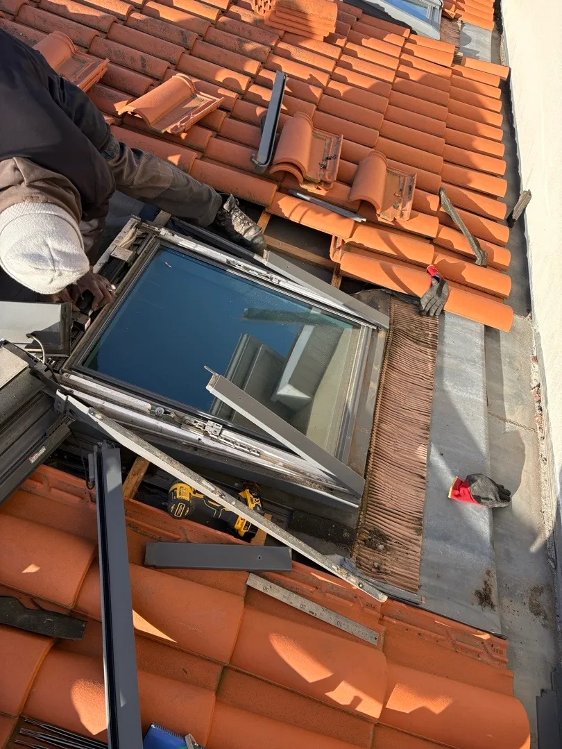 Entourage zinc sur fenêtre de toit VELUX