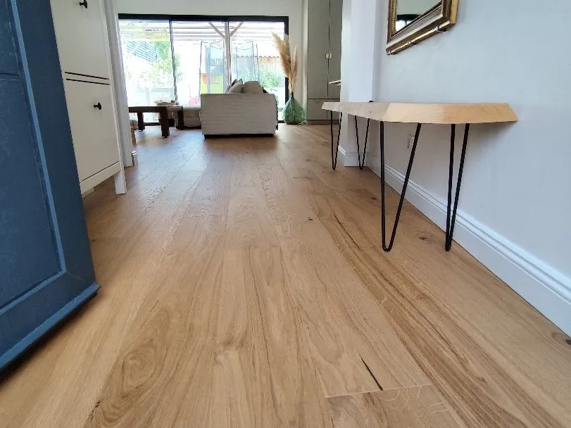 Pose d'un parquet flottant en chêne