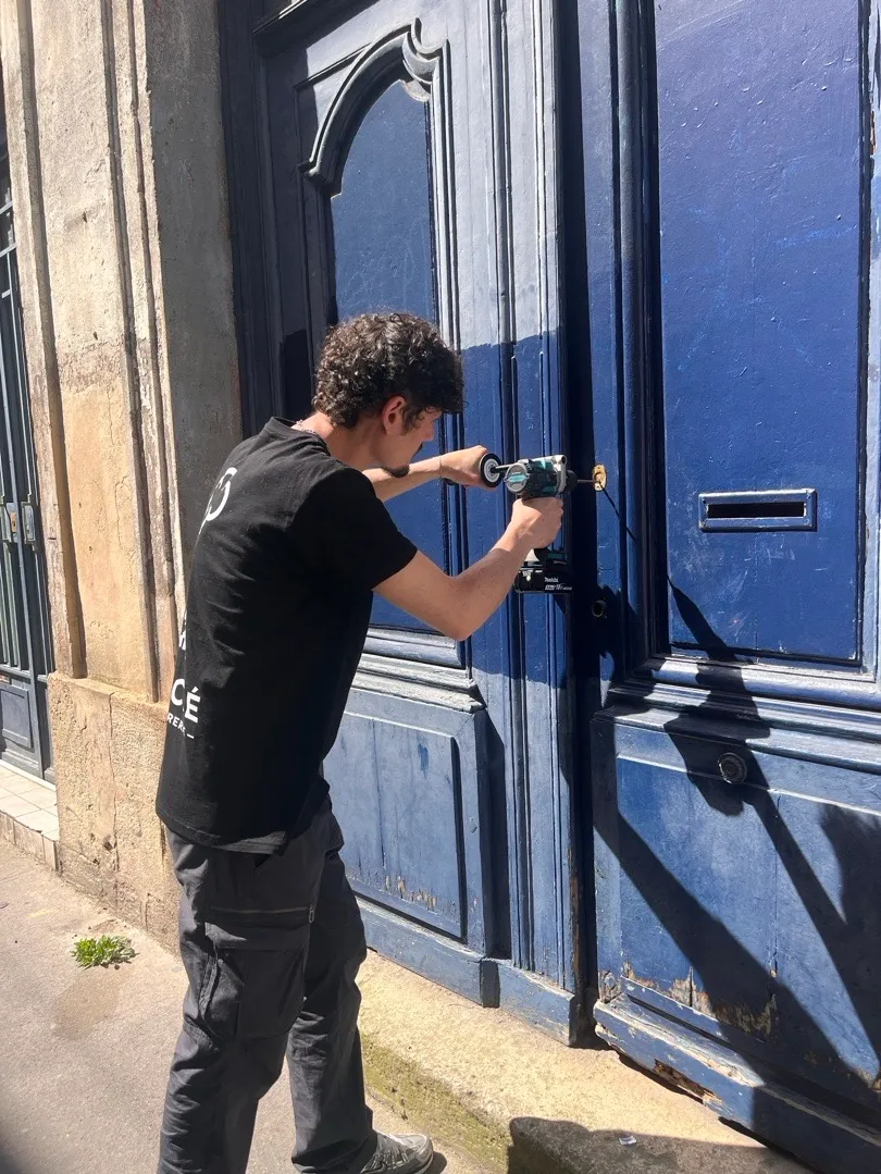 Ouverture de porte verrouillée + remplacement de cylindre