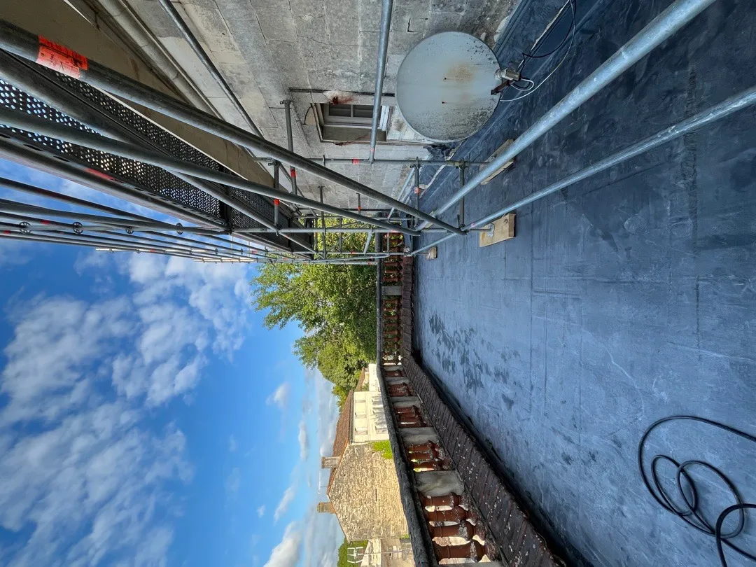 Pose d’un toit plat en bâche epdm