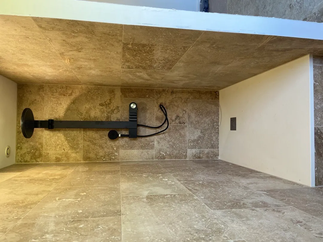 douche en travertin