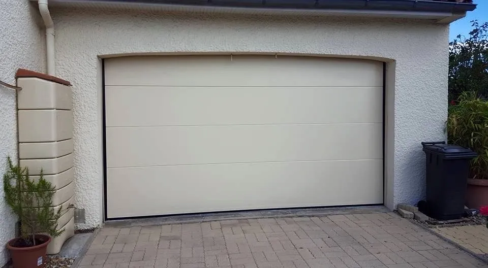 Porte de garage sectionnelle aluminium