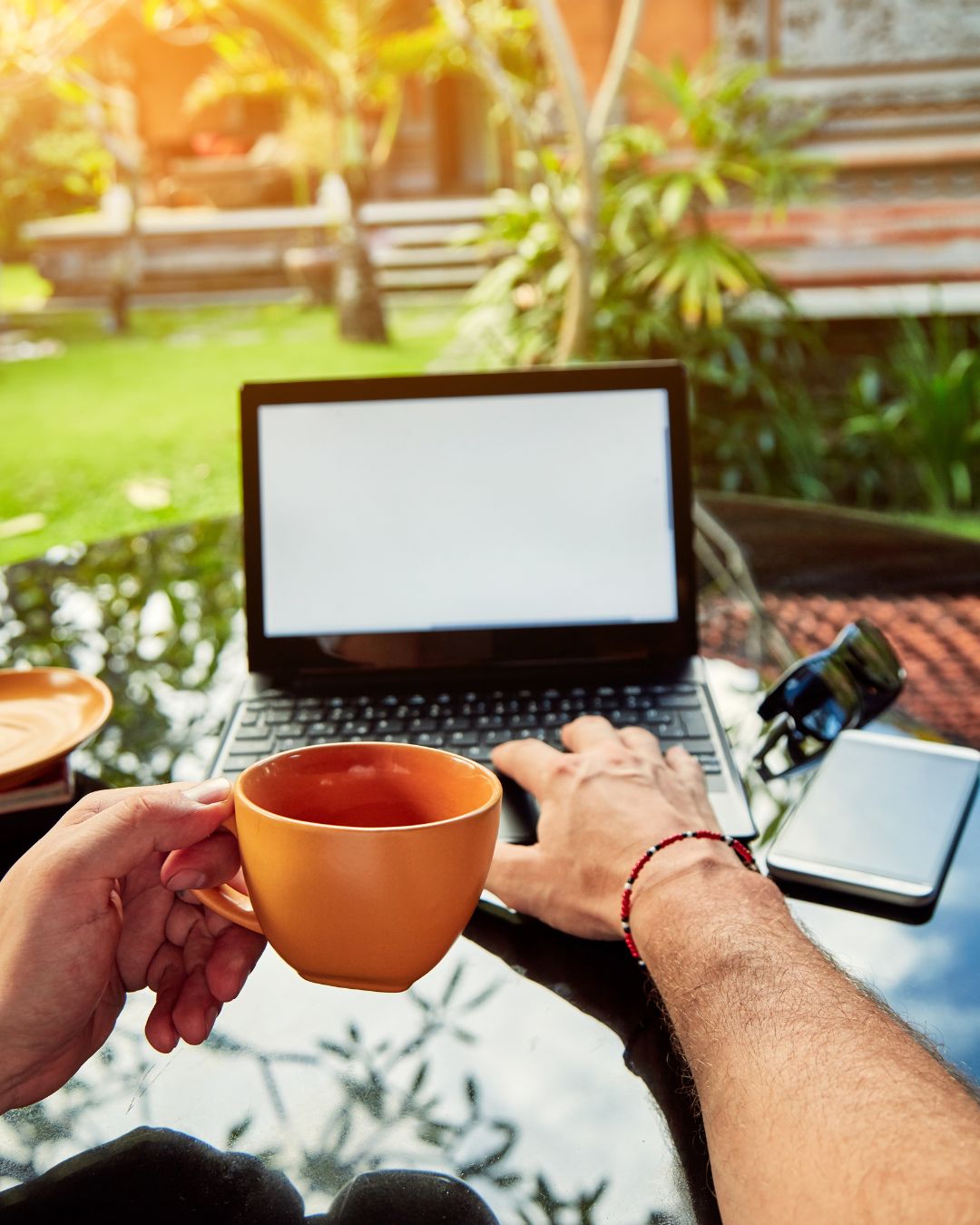 Importance of communication and collaboration in remote freelance work