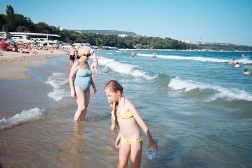 Des baigneurs à la plage centrale de Varna.