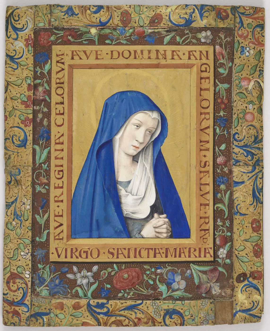 Feuillet enluminé : une femme en buste sur fond doré, encadrée d’une inscription dans un décor de fleurs. Vue de face.