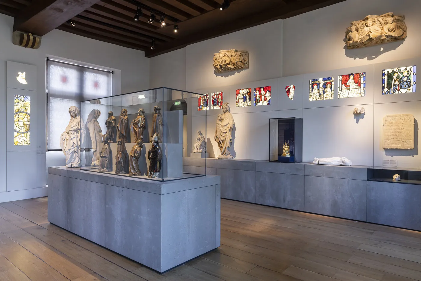 Room 13, French art at the early 15th century: an “international” art