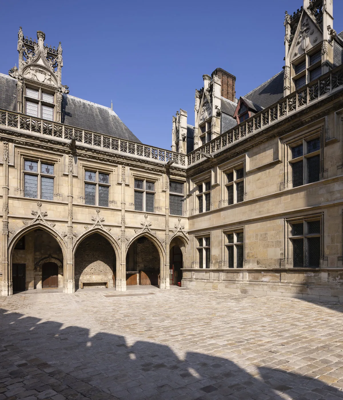 Vue extérieure de l’hôtel des abbés de Cluny
