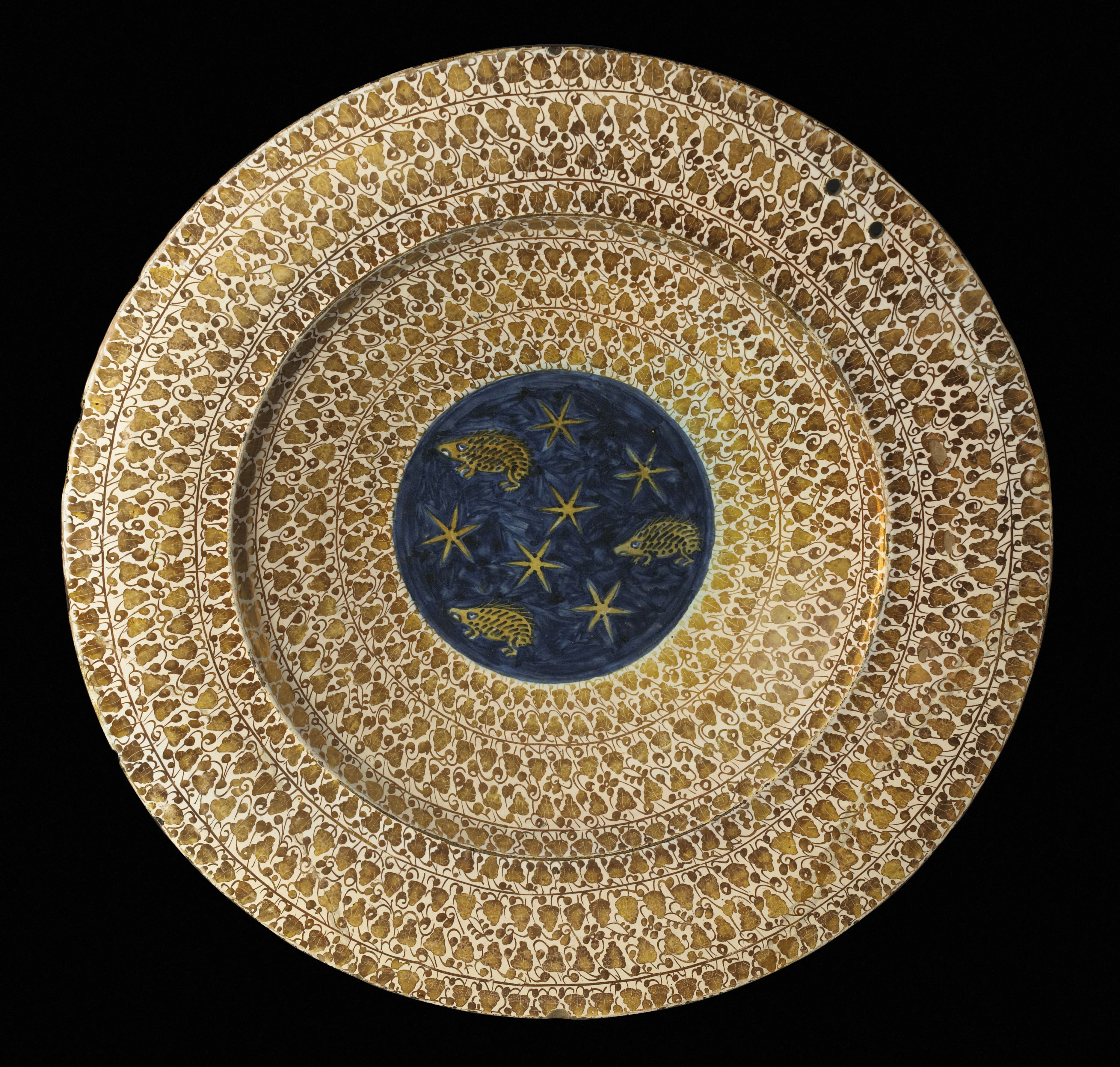 Céramique hispano-mauresque, plat aux armoiries des Ricci, Cl. 1686