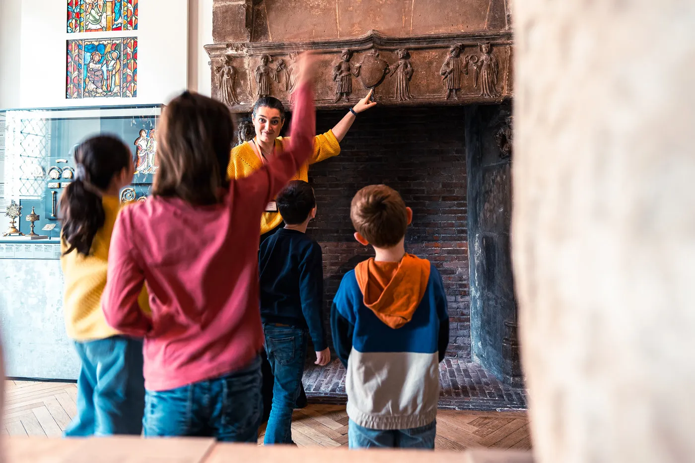 Visiteurs au musée de Cluny - Salle 6