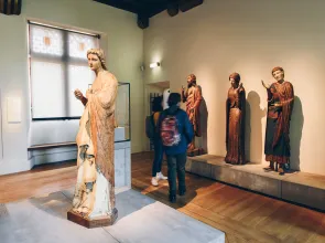 Visiteurs au musée de Cluny, Salle 11