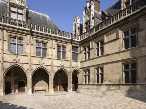 Exterior view of the Hôtel des Abbés de Cluny