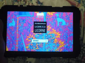 Tablette numérique autour de la Dame à la licorne