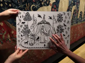 Visite descriptive et tactile dans la salle de la Dame à la licorne